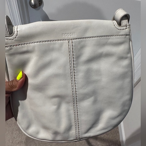 Fossil Gigi White Leather Flap Crossbody w/ Metallic Accents in Great Condition - Picture 4 of 8